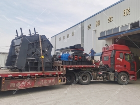 1000*700液壓對輥制砂機，1210反擊破發(fā)往四川